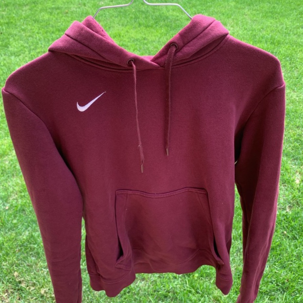 maroon dark red nike sweatshirt hoodie